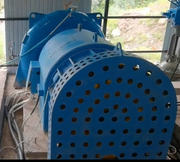 Eficiencia de la turbina de agua Interior / exterior aire / agua de refrigeración 220V-690V 200kw-20mw Potencia de salida