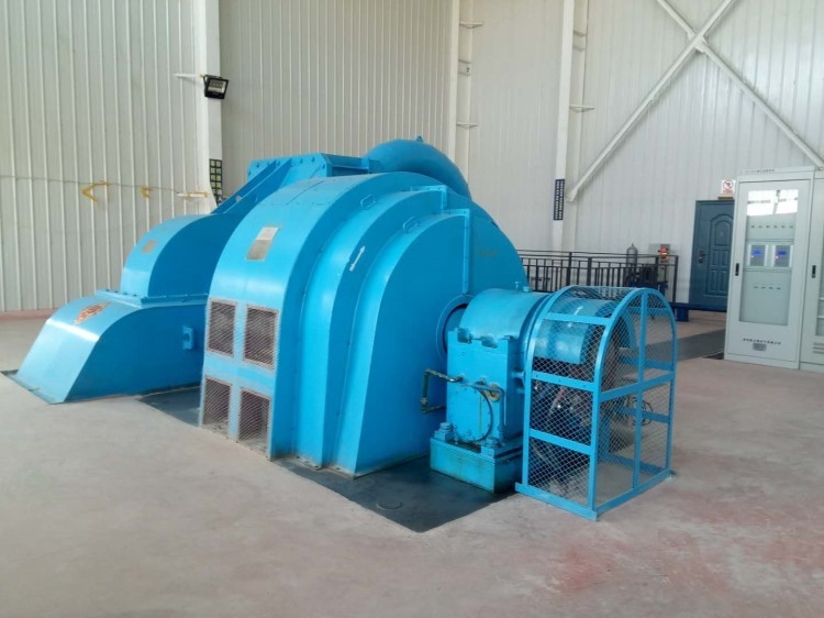 Generador de turbina de Pelton de 10 kV con frecuencia de 60 Hz Construcción de hierro fundido / acero inoxidable Refrigeración por aire / aceite