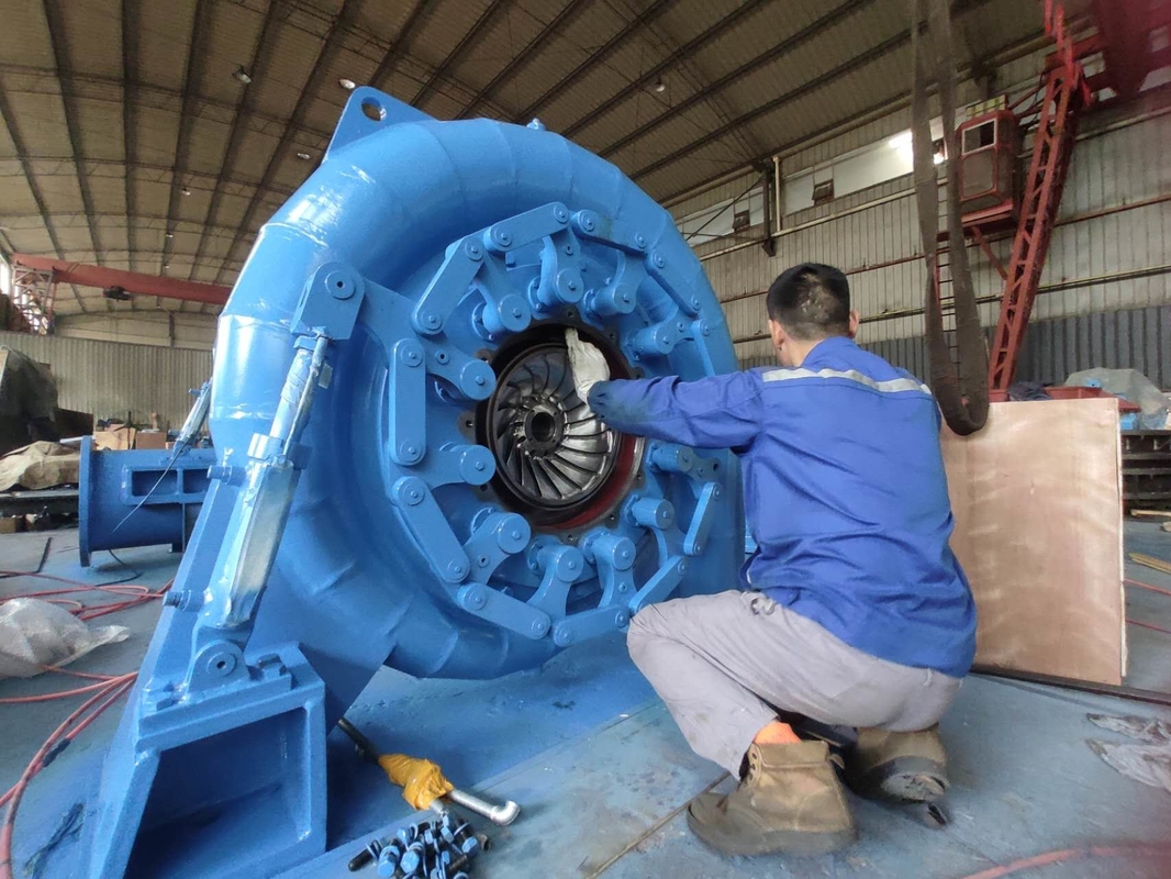 Generador de turbina de agua vertical de 220V-690V Voltado nominal 200kw-20mw Producción de energía en interiores y exteriores