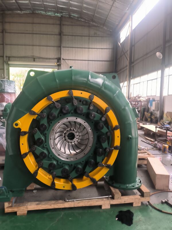 Generador de turbina de agua personalizado con una eficiencia del 85% al 95% y una potencia de salida de 200kw-20mw con regulador automático de voltaje (AVR)