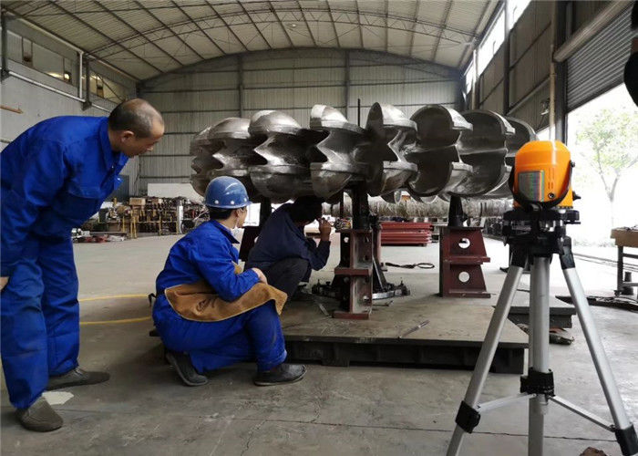 Turbina Pelton de cabezal alto de 200 mm de diámetro que incluye sistema de excitación estática o sin escobillas diseñada para energía hidroeléctrica
