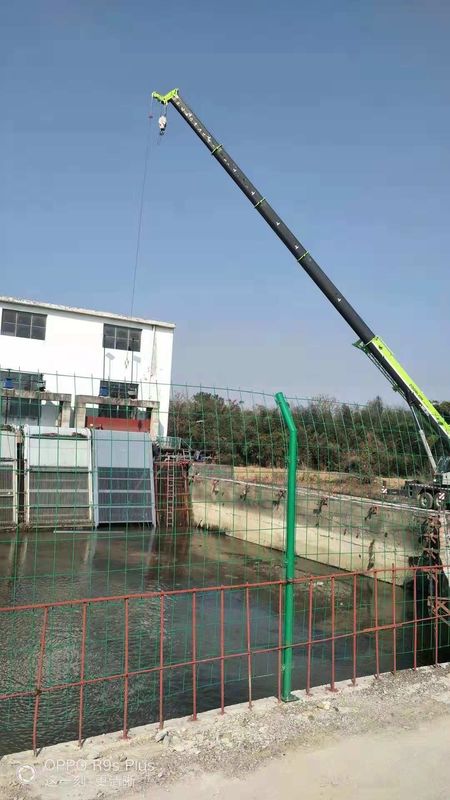 Máquina de limpieza de rejillas para basura accionada por motor con espesor de 4.5 a 16 mm y rango de velocidad de 150RPM-1000RPM para la eliminación de residuos industriales