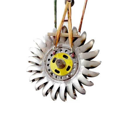 Potencia de salida 100kw-50mw Turbina Pelton de alta dirección con voltaje nominal de 6-10kV